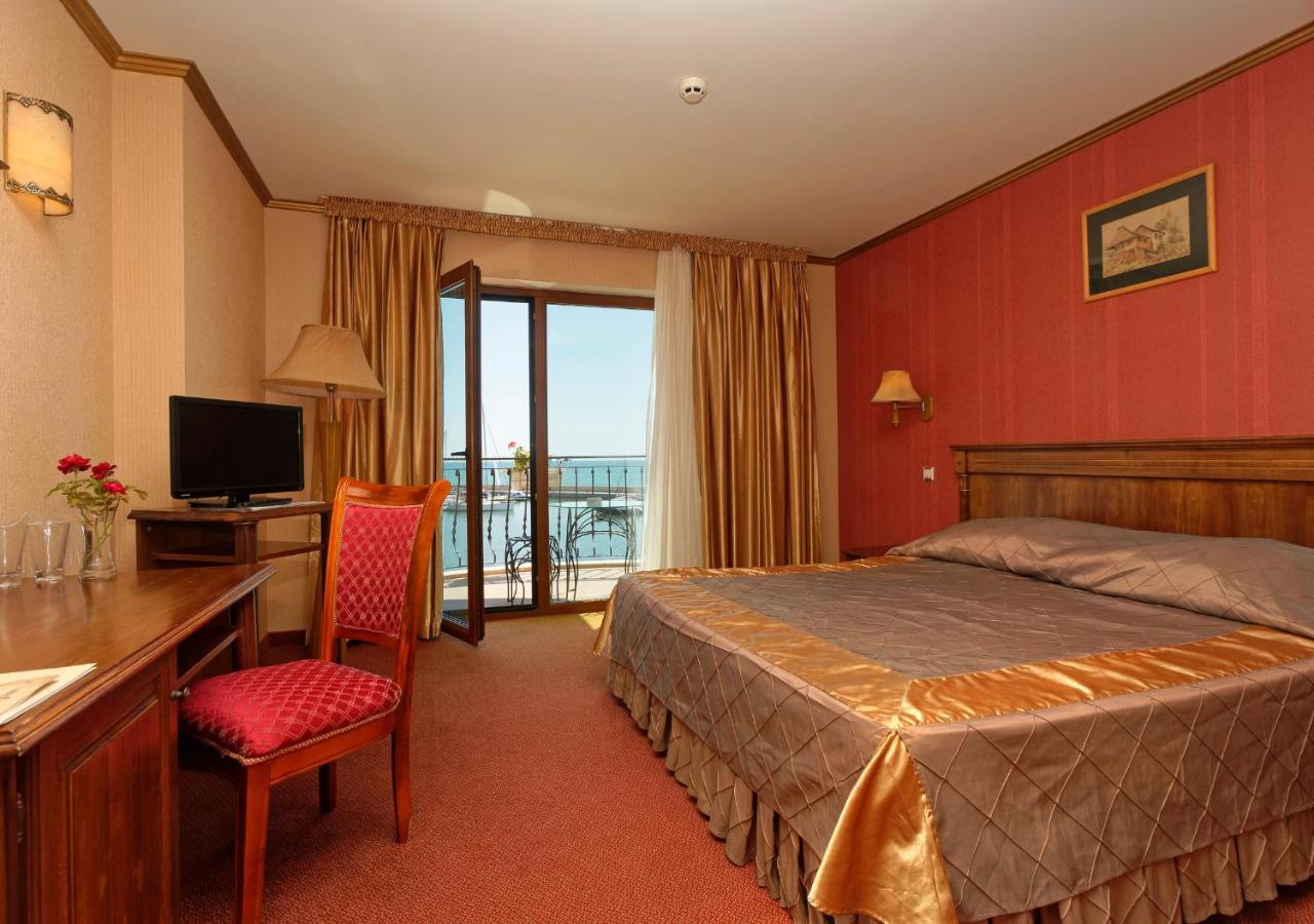 Hotel Mistral Balchik Extérieur photo