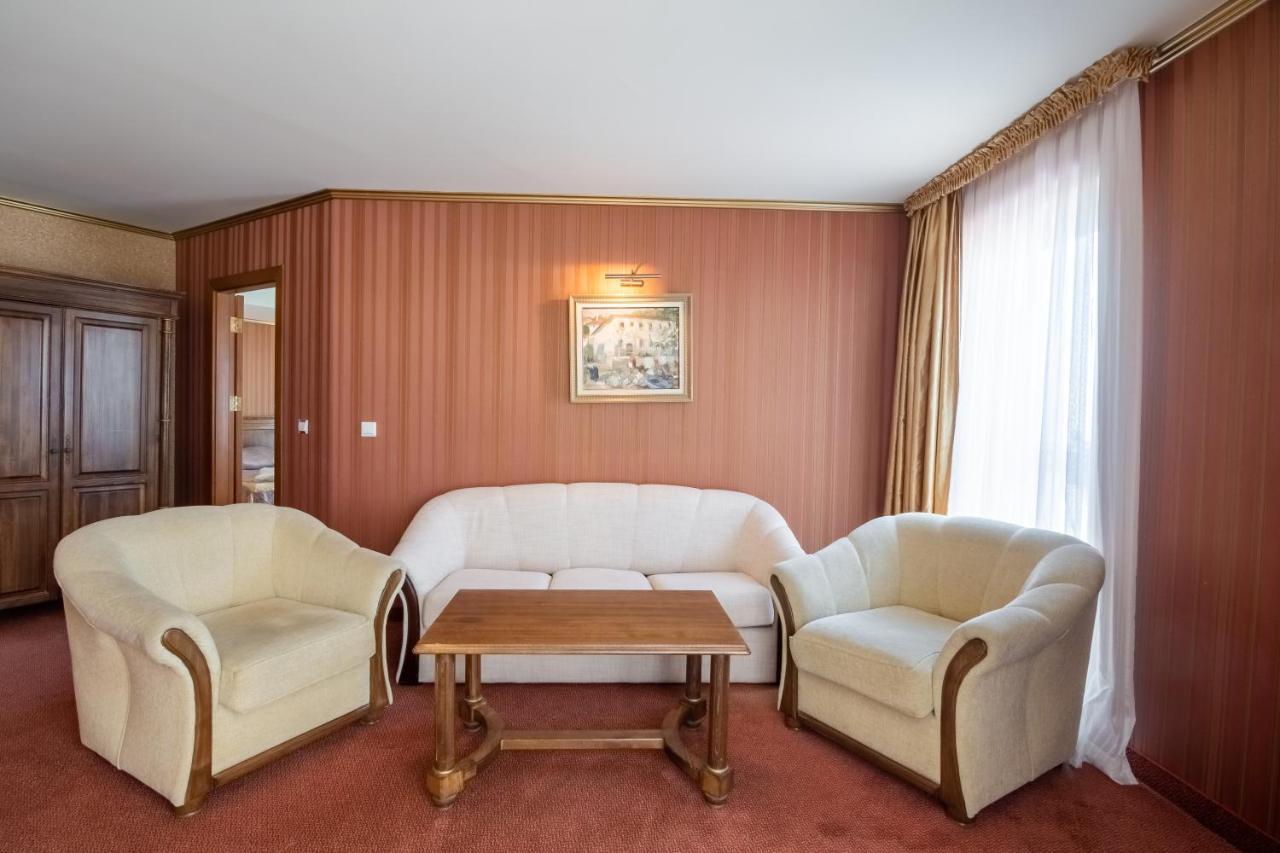 Hotel Mistral Balchik Extérieur photo