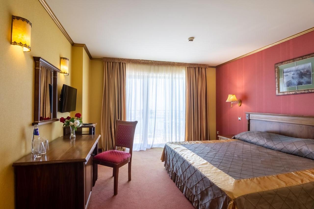 Hotel Mistral Balchik Extérieur photo