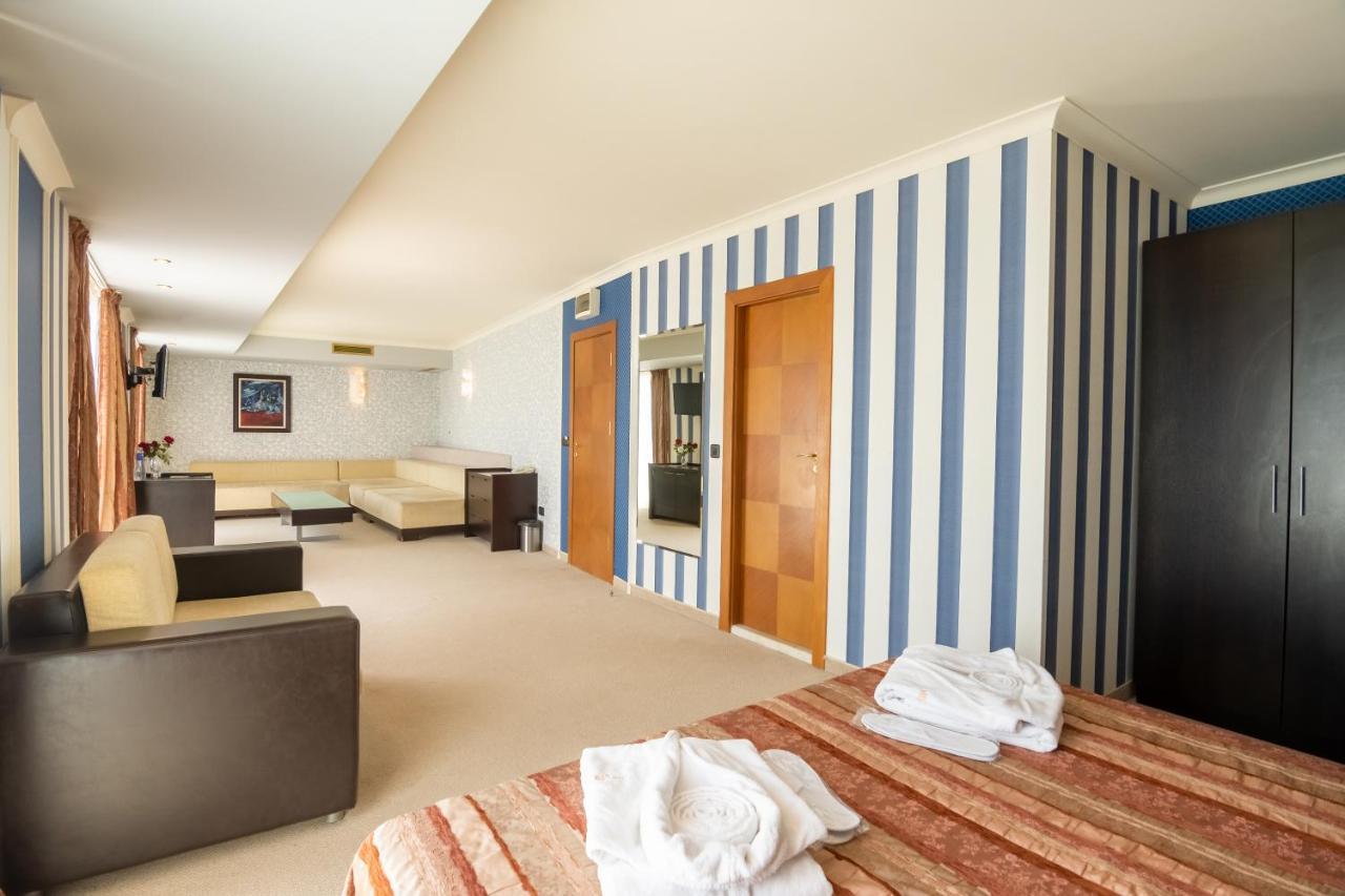 Hotel Mistral Balchik Extérieur photo