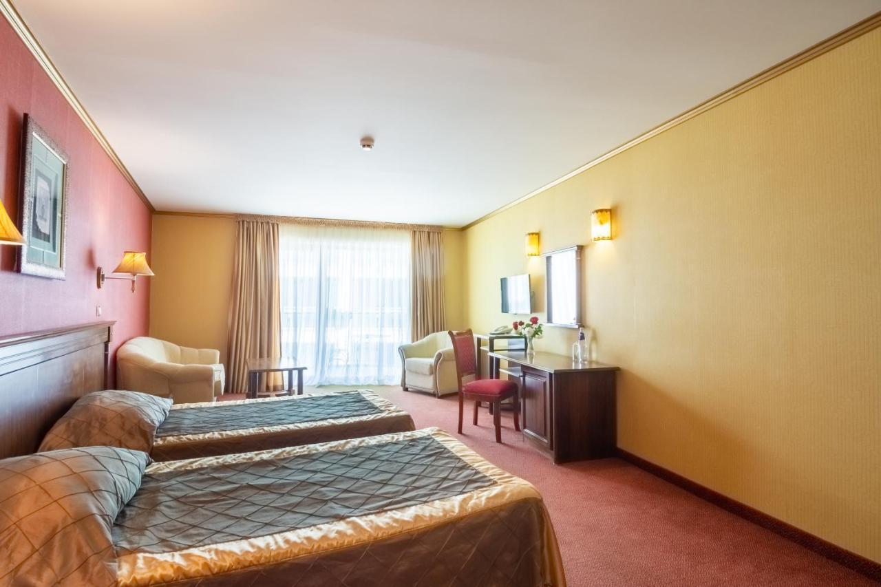 Hotel Mistral Balchik Extérieur photo