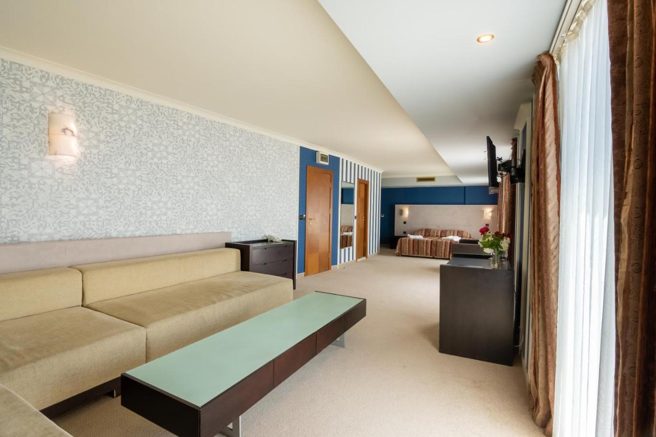 Hotel Mistral Balchik Extérieur photo
