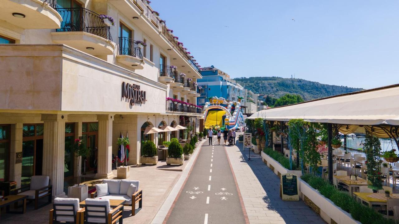 Hotel Mistral Balchik Extérieur photo